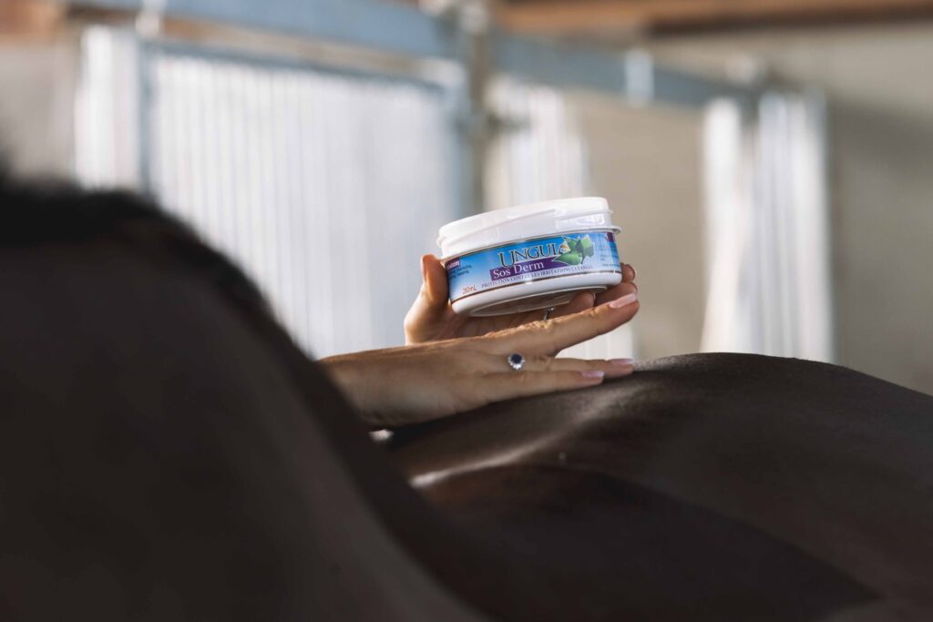 SOS Derm Baume de soin cicatrisant naturel pour chevaux fabriqués en France par Ungula Naturalis