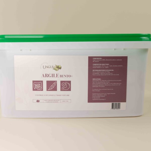 Argile Bento+ livré dans un sceau contribue à sécuriser le transit du cheval