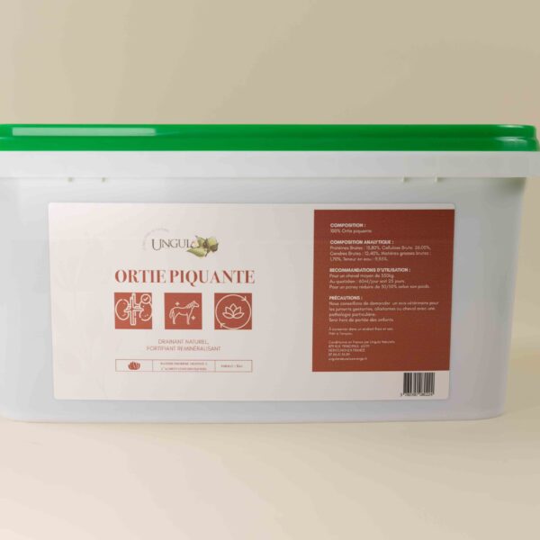 Ortie piquante en plante pure destinée à compléter l'alimentation du cheval, c'est un drainant et déminéralisant naturel, fabriqué en France par Ungula Naturalis