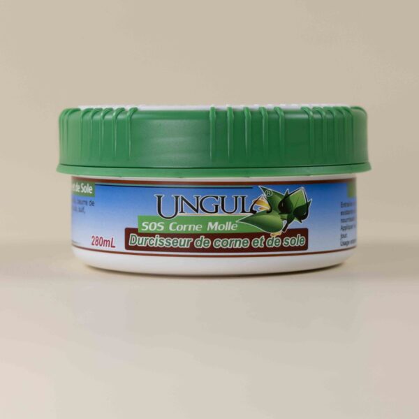 produit destiné à ducir la corne et la sole du sabot du cheval. SOS Corne Molle est fabriqué en France par Ungula Naturalis