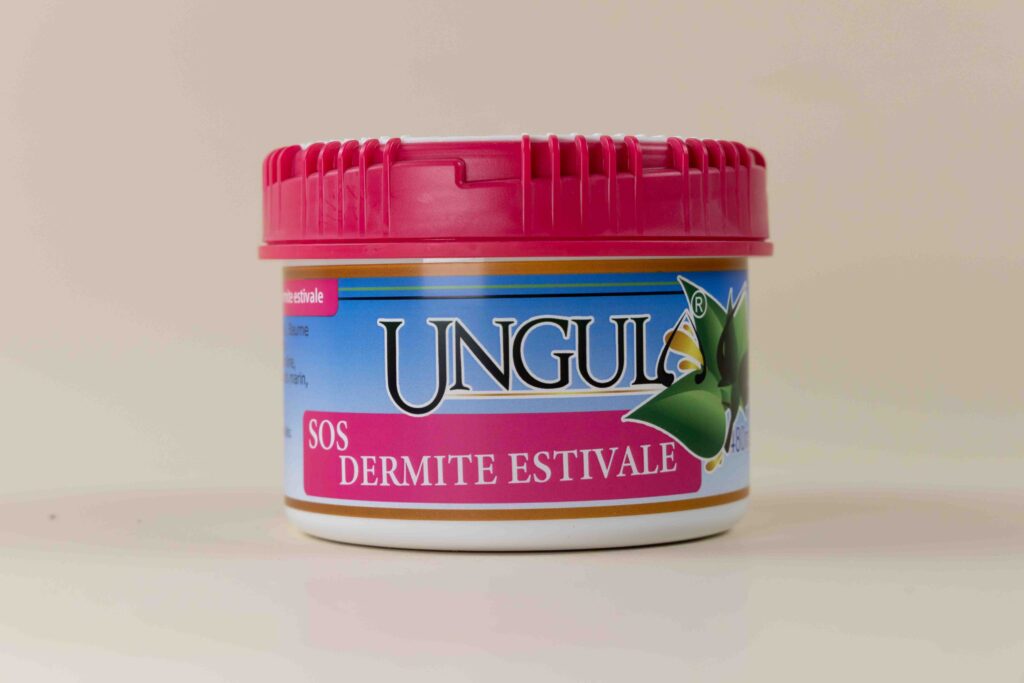 Produit naturel destiné à soigner la dermite estivale du cheval, fabriqué par Ungula Naturalis en France