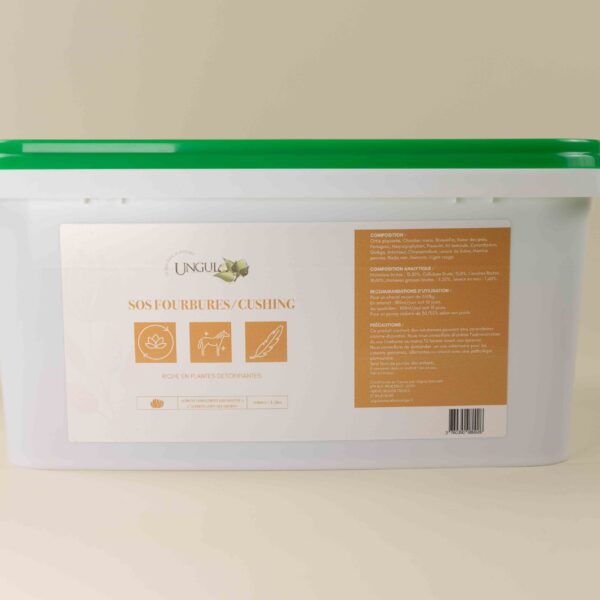 Aliment complémentaire sous forme de plante pure destinée à soulager le cheval atteint de la maladie de Cushing ou de fourbure. Il se présente dans un sceau blanc avec un couvercle vert