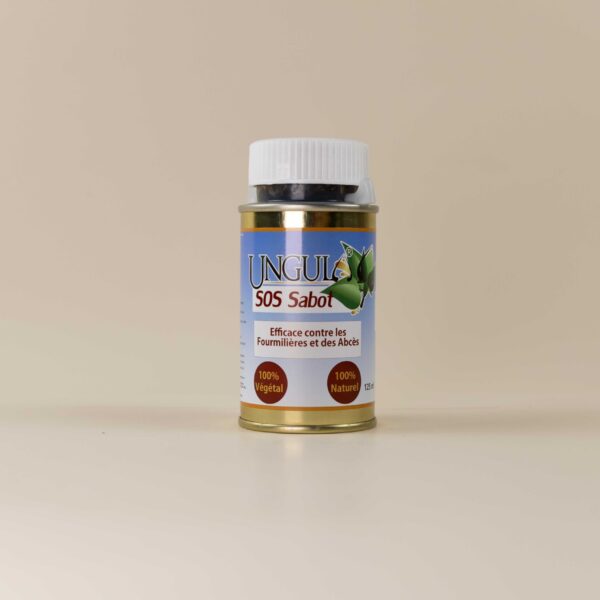 Pot de SOS Sabot, un produit naturel efficace contre les fourmilières et les abcès du cheval, fabriqué par Ungula Naturalis, le pot est disposé sur fond beige