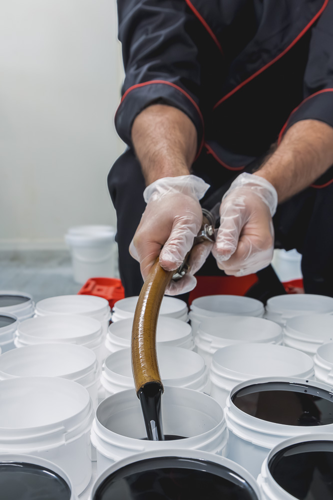 Atelier de fabrication artisanale Ungula Naturalis, graisse à pied et produits de soins naturels pour chevaux fabriqués en France